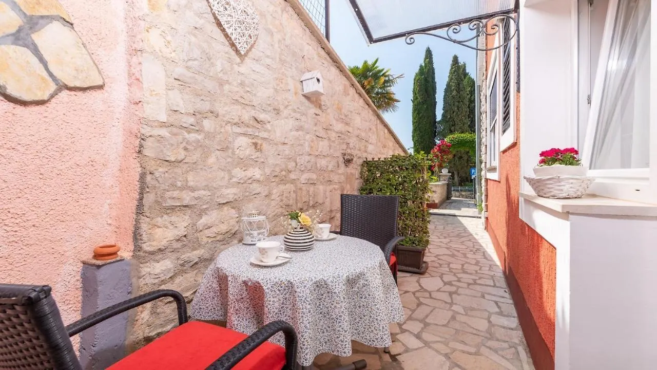 Apartments In City Centar Of Lovely Vrsar Guest house