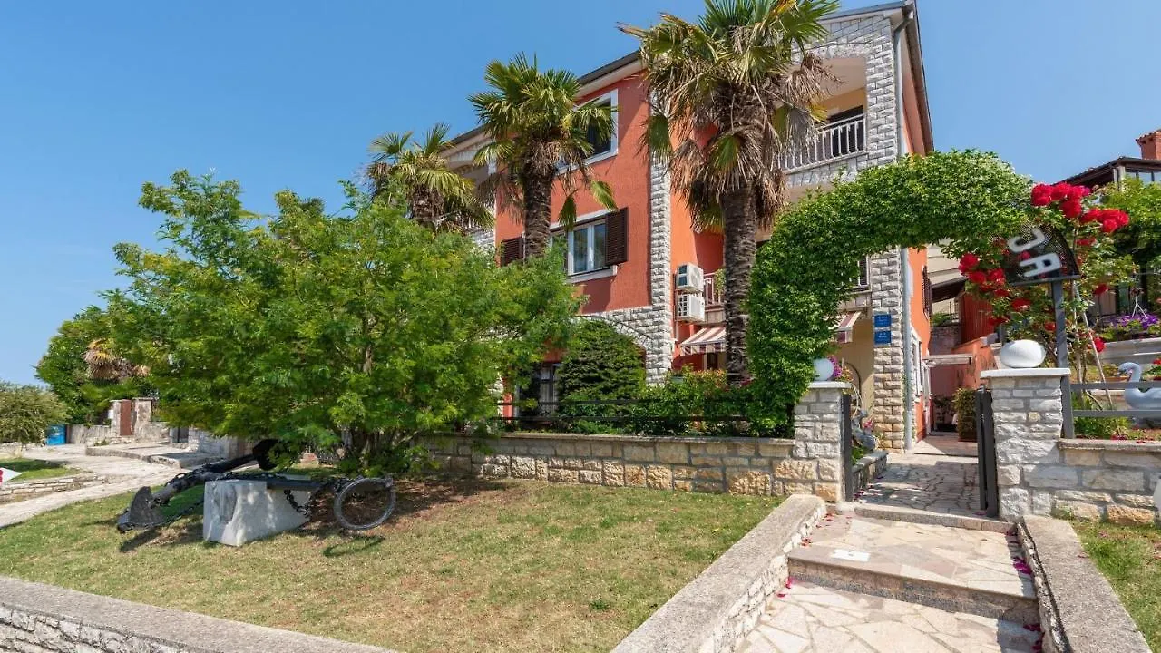 Apartments In City Centar Of Lovely Vrsar Guest house