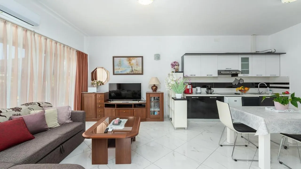 Apartments In City Centar Of Lovely Vrsar Guest house