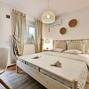 Pikarin Bed & Breakfast